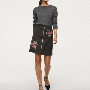 LOFT Gray Floral Embroidered Wool Skirt 18”, Size 2